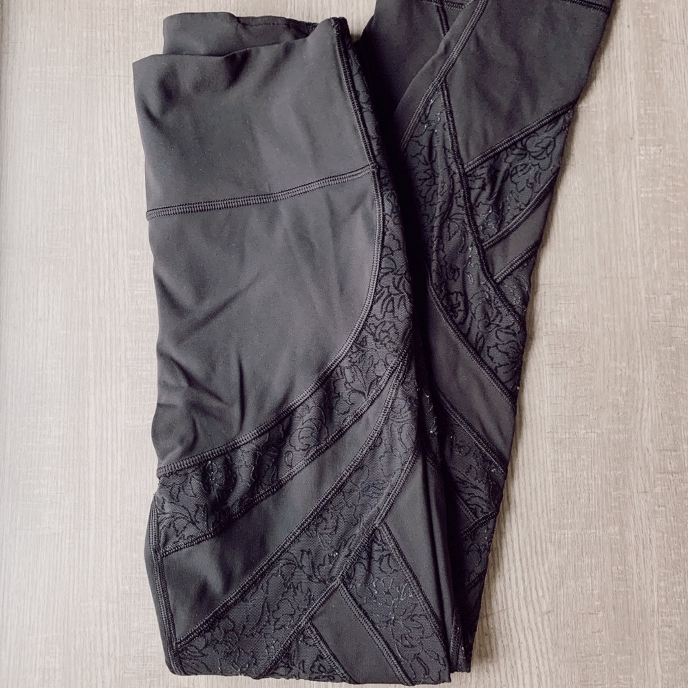 🍋Rare lululemon floral mesh leggings🍋